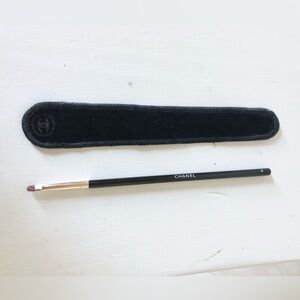 CHANEL Eyeshadow Liner brush number "4".
